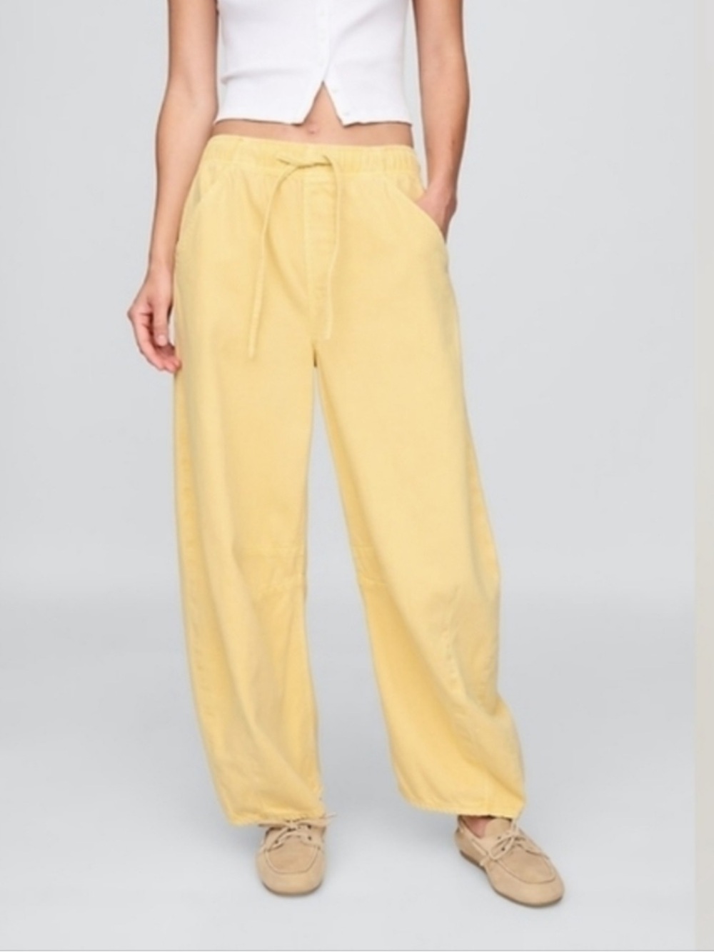 NWT! Gap Mid Rise UltraSoft Easy Horseshoe Jeans Straw Yellow Small 🚏